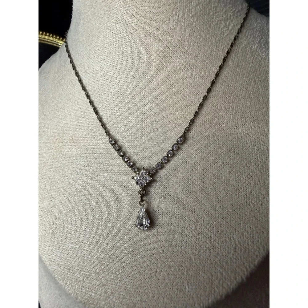 Vintage Silver Tone Rhinestone Teardrop Pendant Necklace Korea 17 Inch Chain